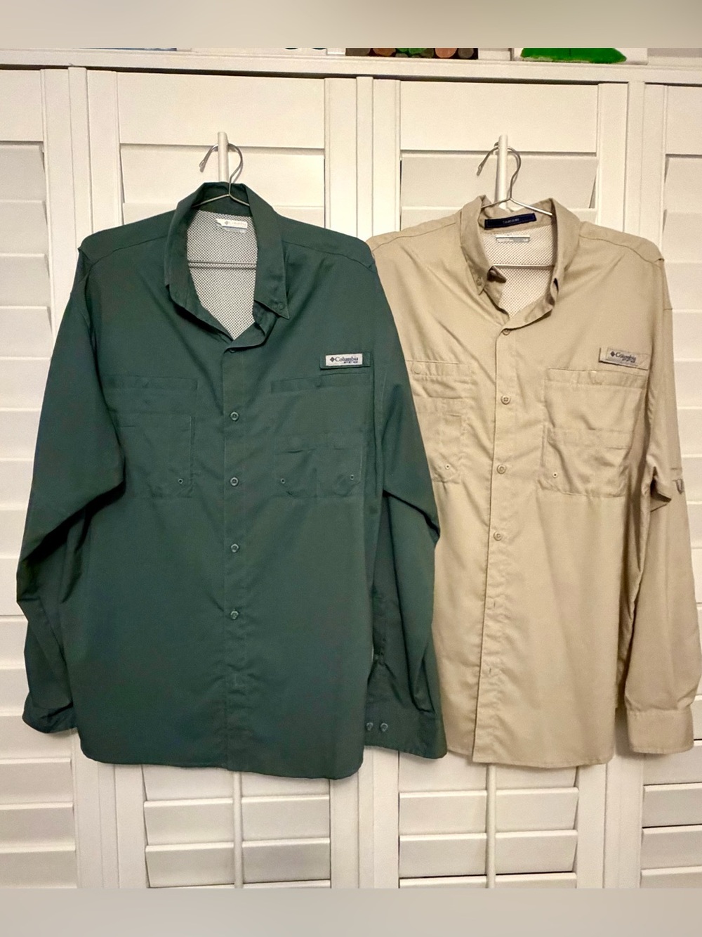 (2) Men’s Columbia Long Sleeve Fishing Shirts - Forest Green & Khaki
